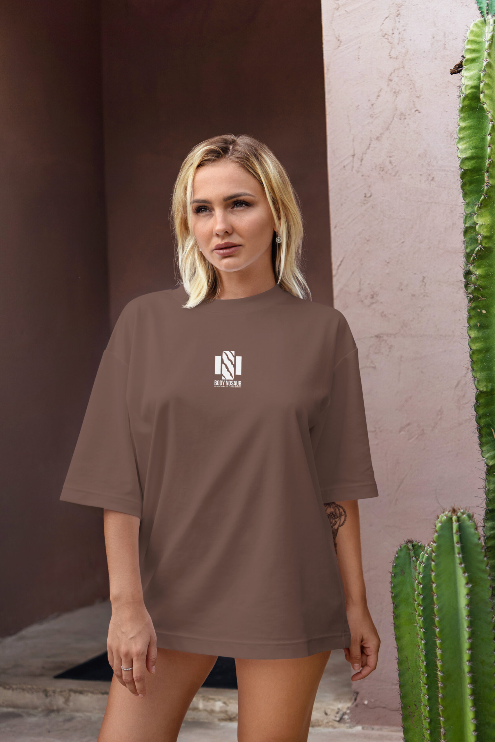 femme-t-shirt-marron-oversize-logo-body-nosaur-